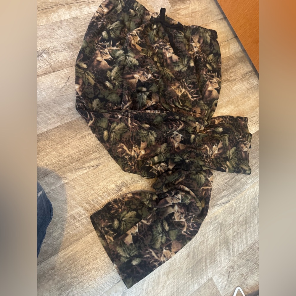Northcrest fleece camo print lounge, pants size medium